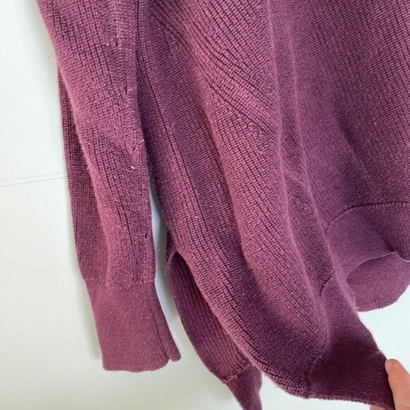 𝅺Athleta Maroon Knit Sweater Size Medium Asymmetrical Bottom - Picture 2 of 7